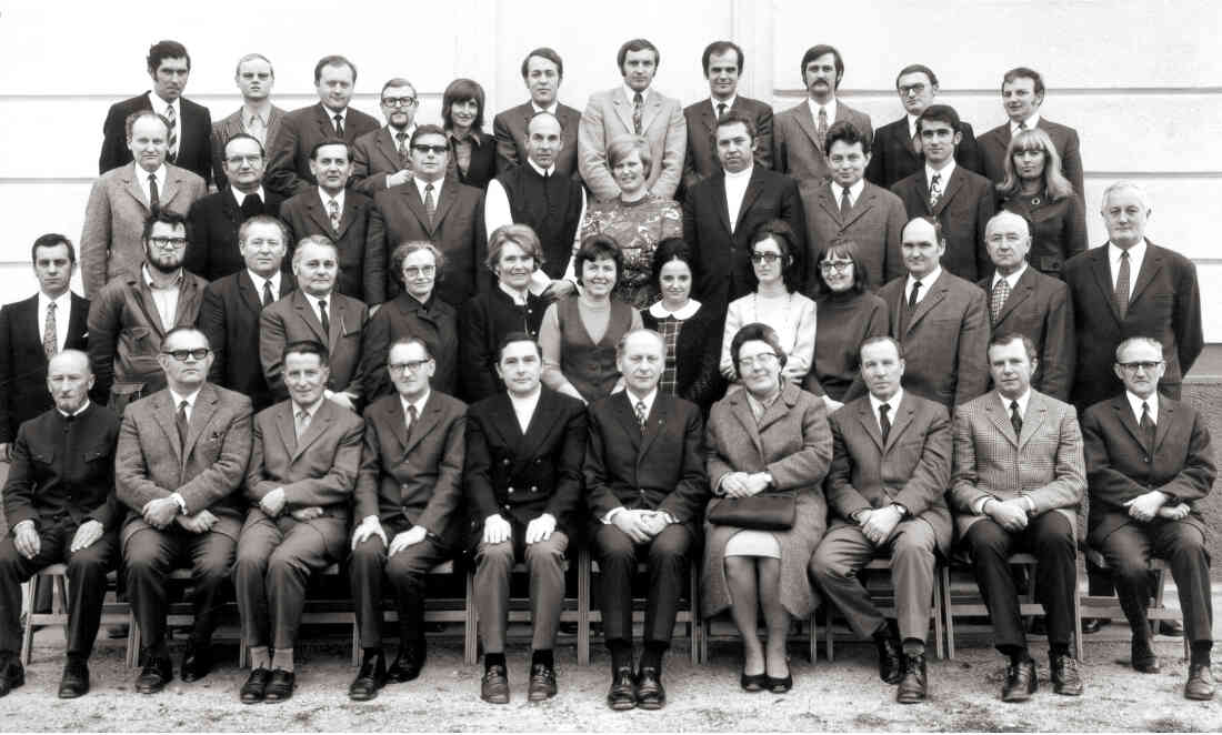 Direktor Hans Werthner mit Lehrkörper des BRG Oberschützen 1972