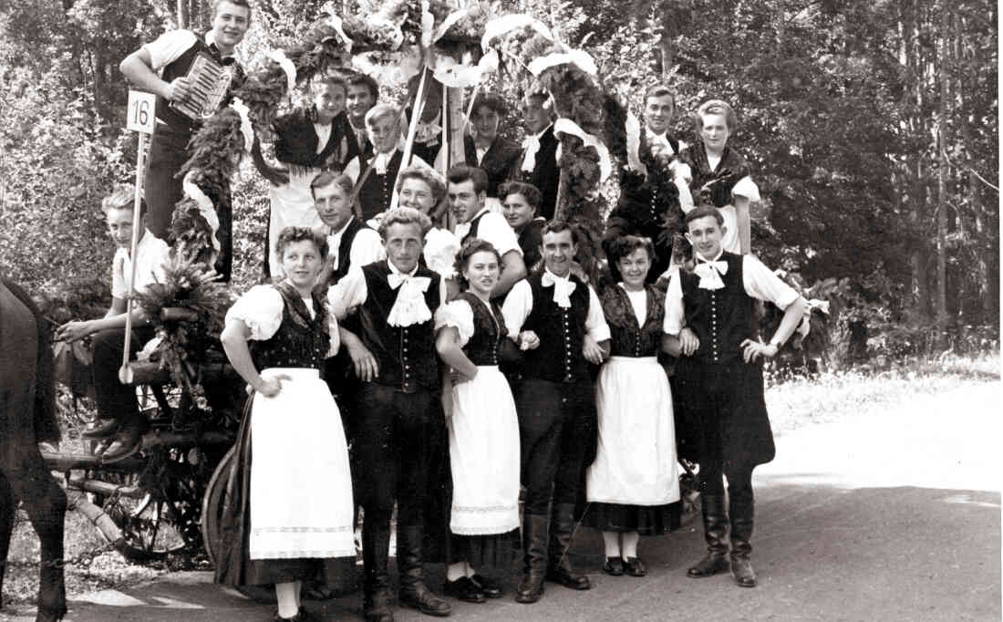 Oberschützer Volkstänzer 2 beim Erntedankfest in Bad Tatzmannsdorf