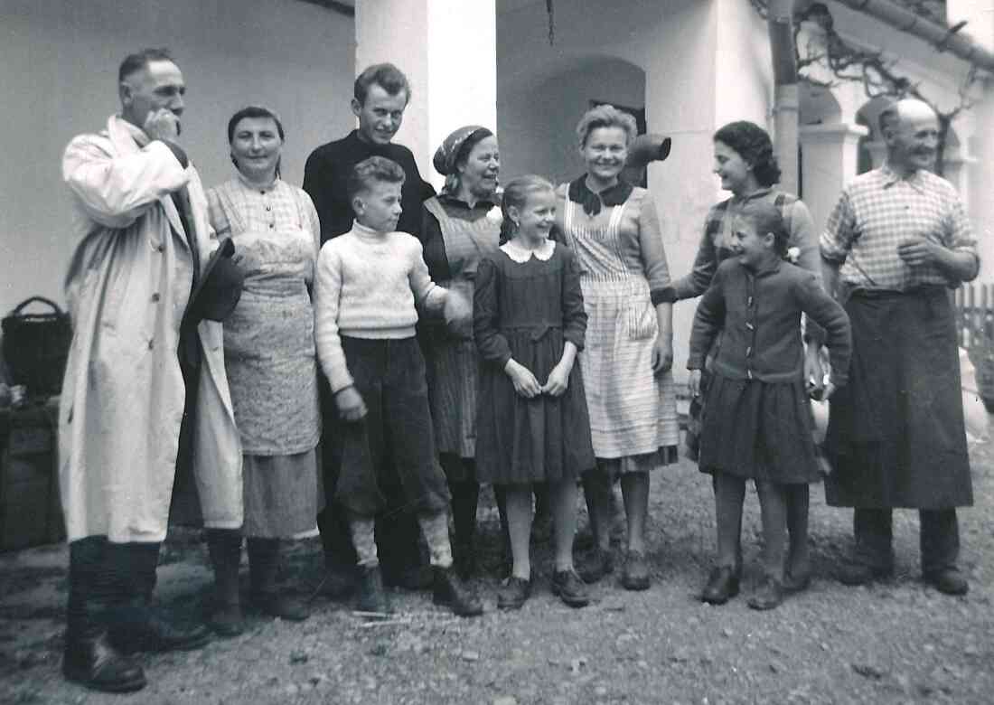 Gruppenbild im Hof der Famile Portschy "Jägerhaus" Unterschützen 64 - Jany/Krautsack/Zetter