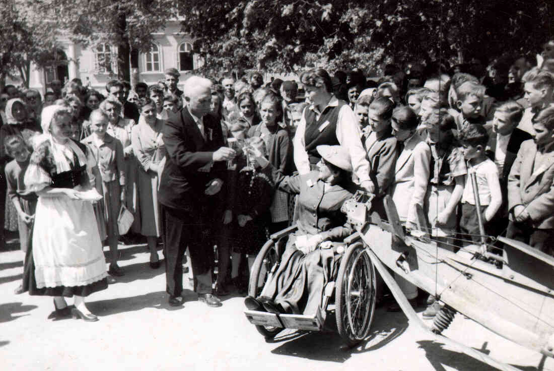 Flugzeugweihe am Kirchenplatz in Oberschützen, 12. 5.1957 vormittags