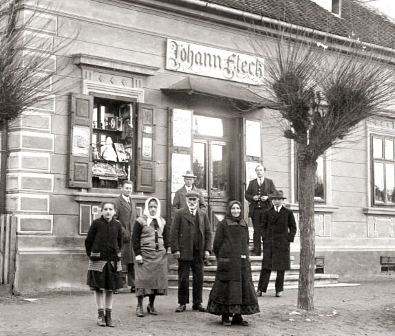 Gasse in Oberschützen mit Gemischtwarenhandlung Fleck