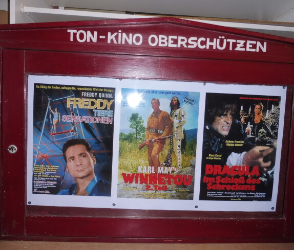 Kino Murlasits,Oberschützen, Schaukasten mit original Filmplakaten