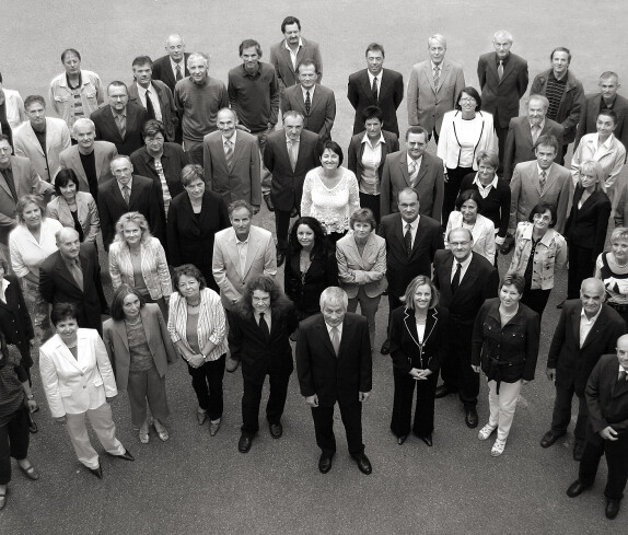 Direktor Alfred Kainz mit Lehrkörper des Bundesrealgymnasiums Oberschützen 2006