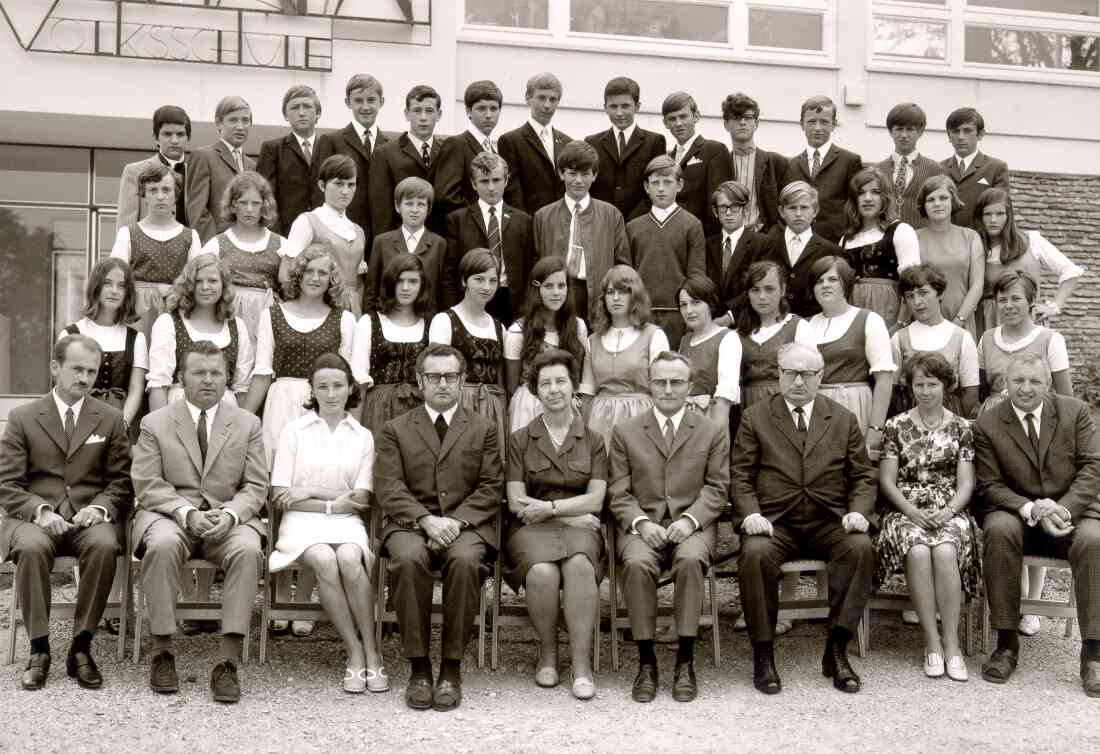 4. Klasse der 1966 eröffneten neuen Hauptschule in Oberschützen, Direktor Hans Bundschuh