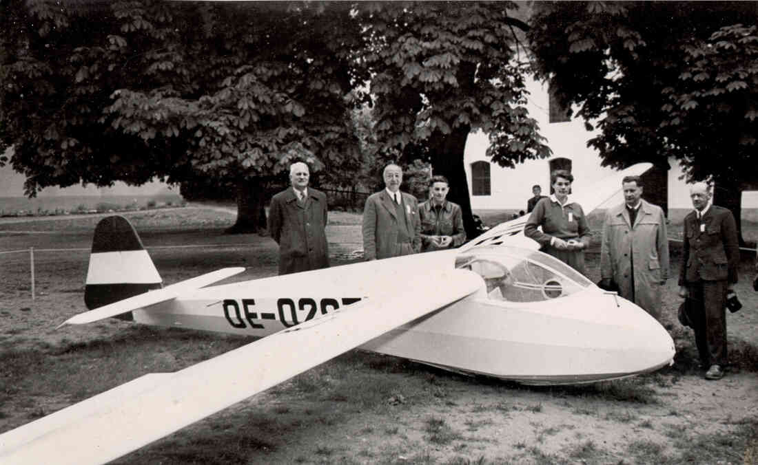 Flugzeugweihe am Kirchenplatz in Oberschützen, 12. 5.1957 vormittags